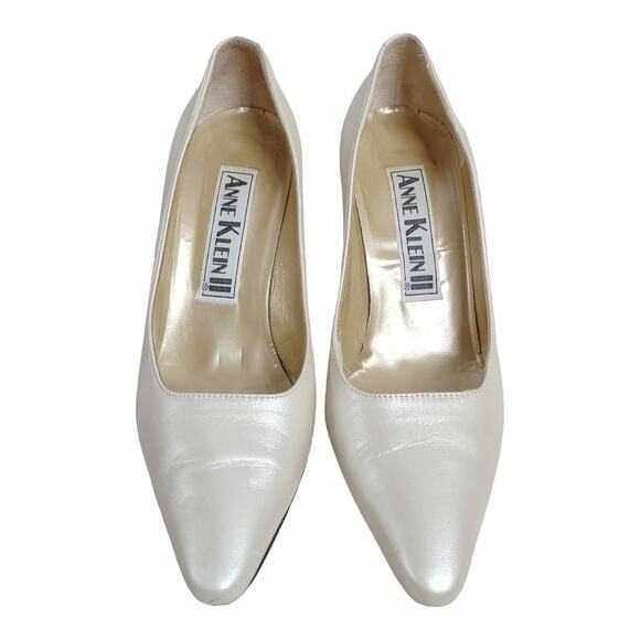 ANNE KLEIN Cream Pearlized Pumps Size 8.5 Heels Wedding Career Special Occasion - Picture 3 of 14
